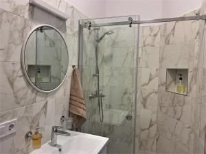 Iris apartment on Popovich