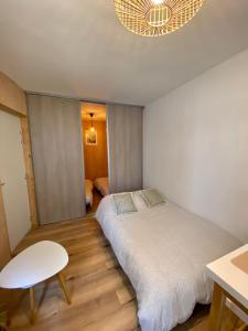 Appartements N°2 L'epicea - Appart Hotel La Maison Sevigne : photos des chambres