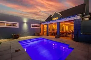 House w Pool, Fireplace, Braai - Parklands