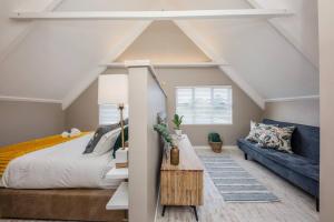 House w Pool, Fireplace, Braai