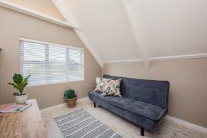 House w Pool, Fireplace, Braai