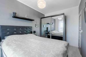 Golden Apartments W25Cv22v1