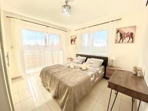 NISSI 3 VIEW HOLIDAY 2 BEDROOM APARTMENT