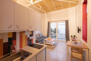 Loft Suite with Terrace - Fire Loft Red room in Dimi Luxurious Suites