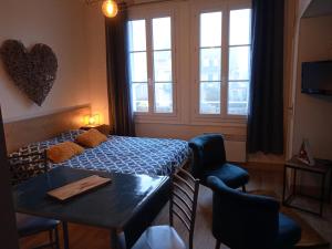 Appartements Studio 10, tres bien place, parking wifi gratuit : photos des chambres