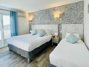 Hotels Hotel Les Palmiers En Camargue : photos des chambres