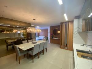 Apartamento maravilhoso com piscina e vista mar Mirante Home Club