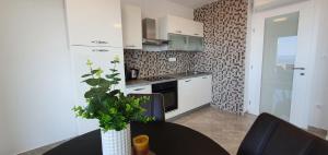 Mermaid Luxury apartment with pool and sea view