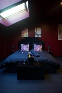 Appartements PARENTHESE LOVE - Amour & Tentation Suite Balneo SPA Proche Orly-Paris : photos des chambres