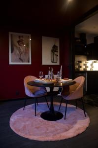 Appartements PARENTHESE LOVE - Amour & Tentation Suite Balneo SPA Proche Orly-Paris : photos des chambres