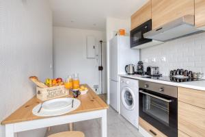 Appartements Bee Home Metro 7 + RER C + Easy Check-in + Parking : photos des chambres