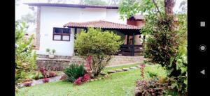 Mansão Adonai nas Cachoeiras de Penedo