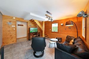 CHALET 6 PERS INDEPENDANT PROCHE CENTRE ET LAC