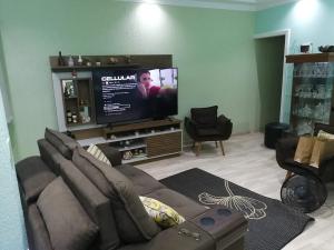 Casa da Lu tem Churrasqueira e Ar Condicionado