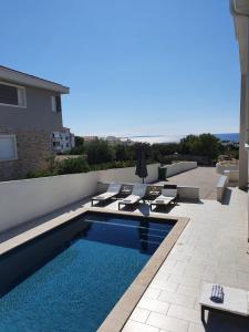 Seastar Luxury apt with PRIVATE POOL and sea view 