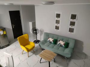 Lucky Swiss Transient House Alaminos - Entire House near Hundred Islands