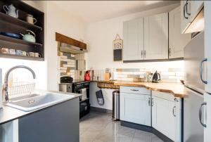 Lovely Three Bedroomed House, Parking 2 Cars