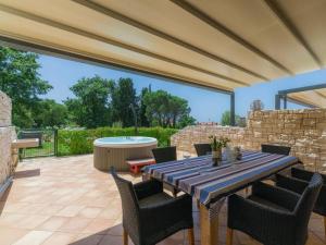 Villa Bobos place with Jacuzzi 46E 