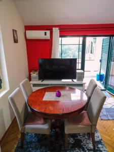 VUKs 5 min from the BEACH Two-Bedroom Apart