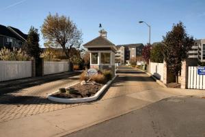 Harbour Island 403L condo