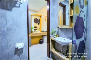 Phòng Hai Giường Đơn Loại Sang (Deluxe Twin Room)