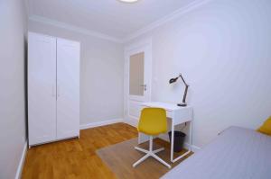 Spacious 3city Apartment with Bathtub in Gdańsk by Noclegi Renters