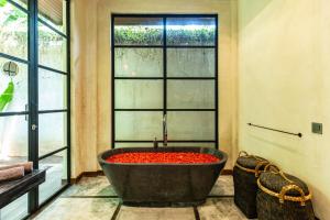 PROMO Large Astonishing 5 BR Luxury Private Villa