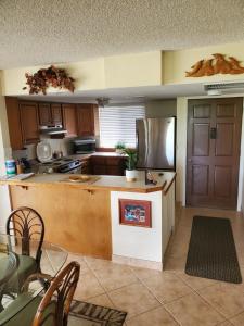 White Sands Beach Condo #324. BIG PATIO!! Ocean and Mountains across from beach!