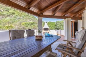 Villa Verde with pool, private parking, air conditioning, 5 bedrooms and 4 bathrooms