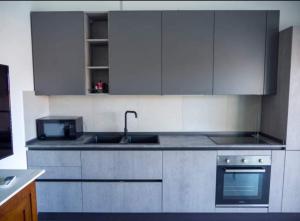 Bilocale in residence vista lago con piscina