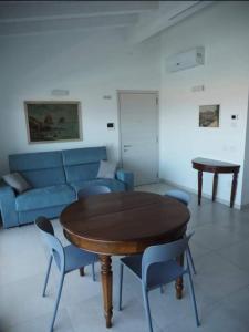 Bilocale in residence vista lago con piscina