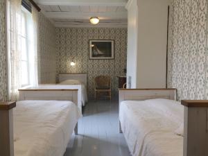 Basic Triple Room with Shared Bathroom room in Guesthouse Enigheten