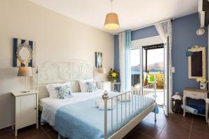 Sun & Blue Βeach Apartment