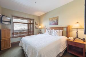 Ski In Ski Out Conde Nast and Forbes Award Winner One Bedroom View Pool Hot Tub