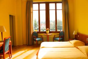 Twin Room with Private Bathroom and Park View room in Le Cénacle