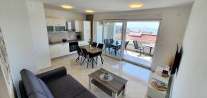 Seahorse Luxury apartment with pool and sea view 