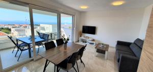 Seahorse Luxury apartment with pool and sea view