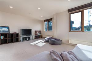 Gondola Chalet by H2 Life