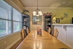 Fayetteville Apt by Univ of Arkansas Campus!