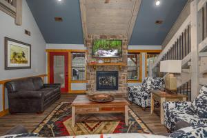 Mountain Sunrise Pool Cottage chalet