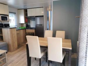 Campings Mobil Home Luxe 3 chambres climatise Canet en Roussillon : photos des chambres