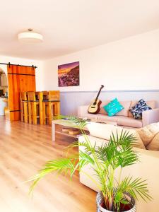 Sandycamps Surf House