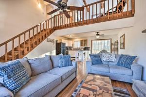 4 Mi to Tobyhanna State Park Home with Fire Pit