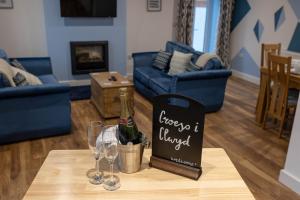 Caer Fedwen Barns Clwyd Cottage Two Bed, Barn Conversion with Private Hot Tub