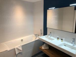 Hotels Hotel Le Vieux Greement : Suite