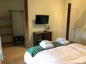 Caer Fedwen Barns Dyffryn Cottage King bed self catering with Hot Tub