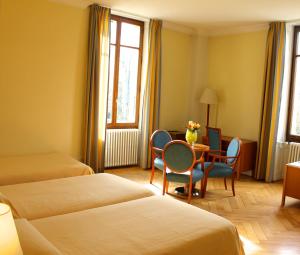 Triple Room with Private Bathroom and Park view room in Le Cénacle