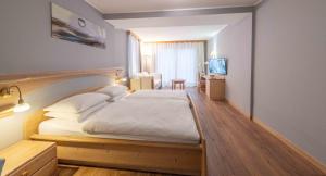 Deluxe Double or Twin Room with Balcony