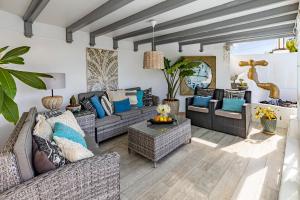 Deluxe designer historic villa Via Lactea, Panoramic sea views, Own private heated pool and subtropical garden