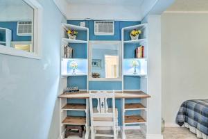 Sun-Soaked Studio with Pool Access in Lake Worth!